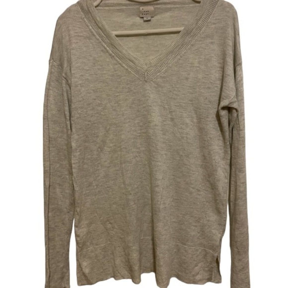 A New Day Lightweight V Neck Gray Sweater Size Small - Picture 1 of 7